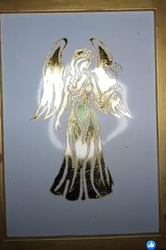Златна картина ангел в женски образ